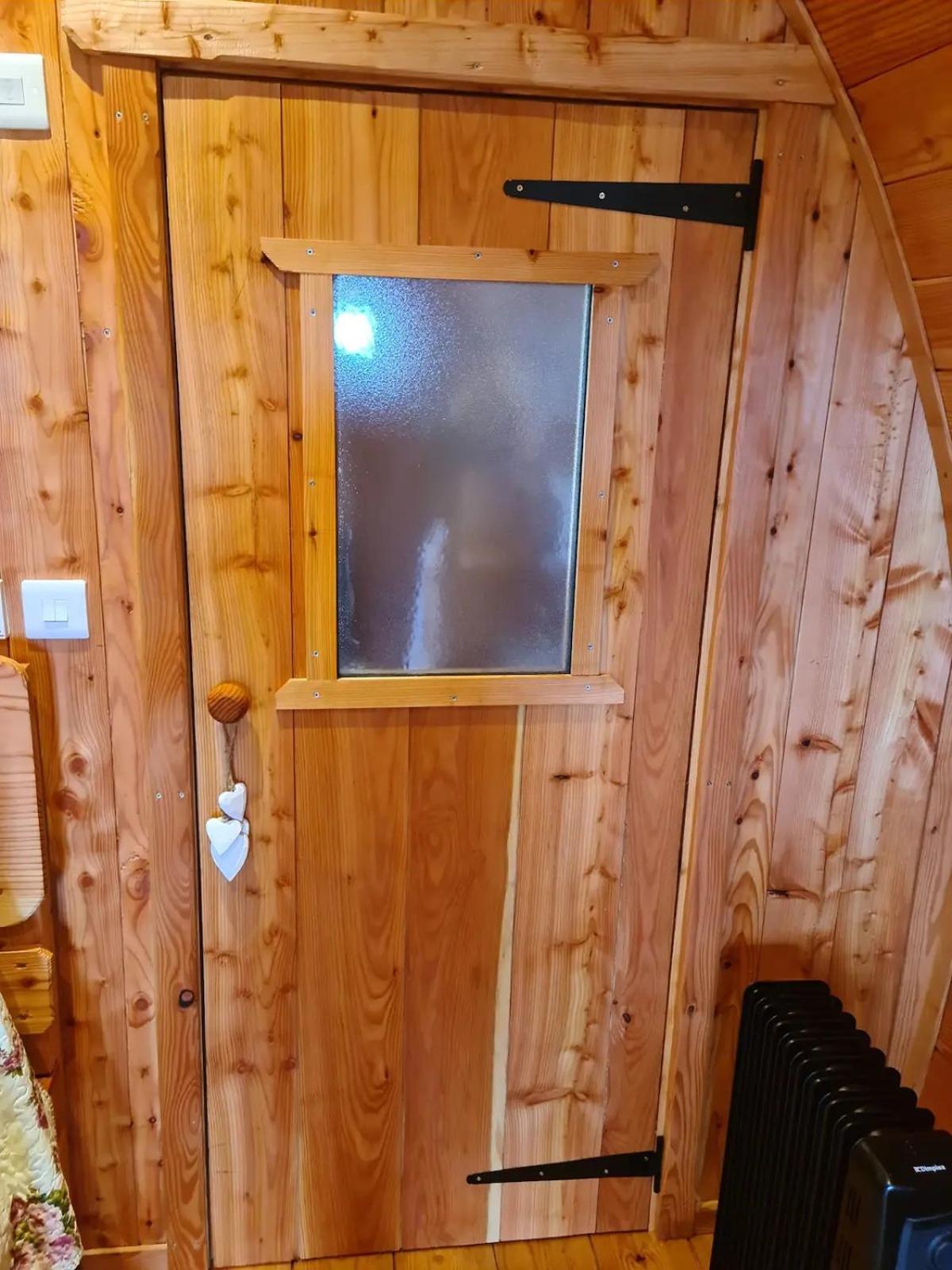 The Pod Fabulous Glamping Pod Near Snowdonia. *